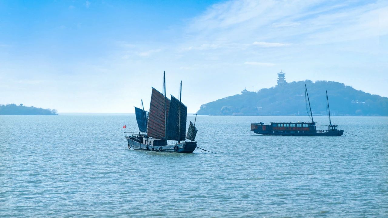 前山槎牙忽變態(tài)，后嶺雜沓如驚奔1.jpg