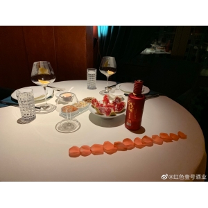 28位同學(xué)北京相聚，點(diǎn)了28道美食和12瓶茅臺(tái)，結(jié)賬時(shí)呆若木